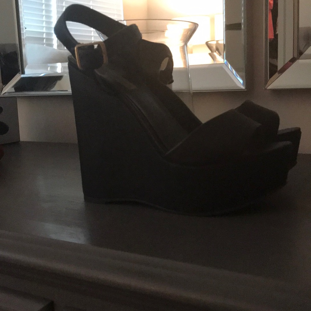 Steve Madden black wedges